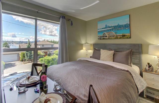 Suite acogedora con vistas al lago y a la ciudad, bañera de hidromasaje compartida, cerca de parques, tiendas, restaurantes