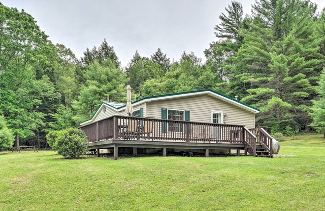 Deck, Fire Pit & Yard: Mountain Escape!
