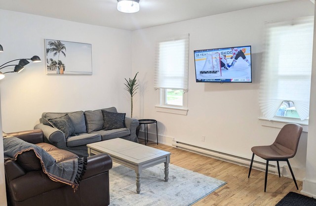 downtown 4 bedroom 2 Bath