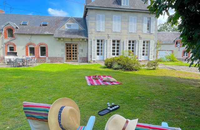 La Maison Gavraise - Stunning house (and Attached Barn) in the Centre of Gavray.