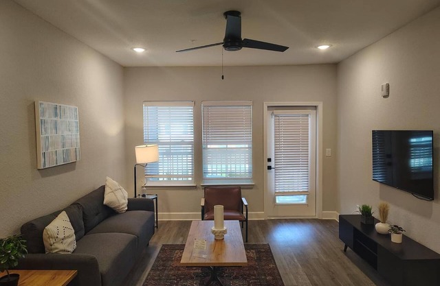 Landing | Beautiful 1BD, Pool, Gym