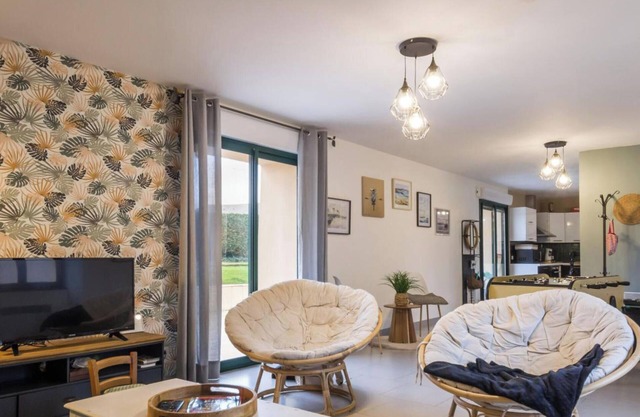Gran casa familiar con jardín y WiFi en Cérences
