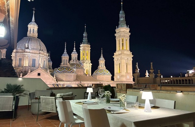 Atico tipo loft, con unas vistas inmejorables a la Plaza del Pilar.