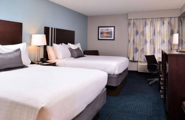 Look No Further! 3 Comfortable Units, Free Breakfast, Onsite Restaurant and Bar