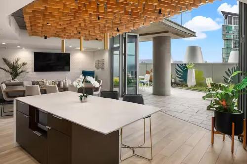 Luxury High rise Heart Bellevue