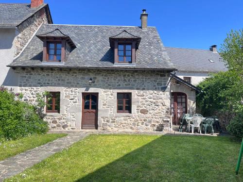 Maison cosy à Lanobre + Jardin