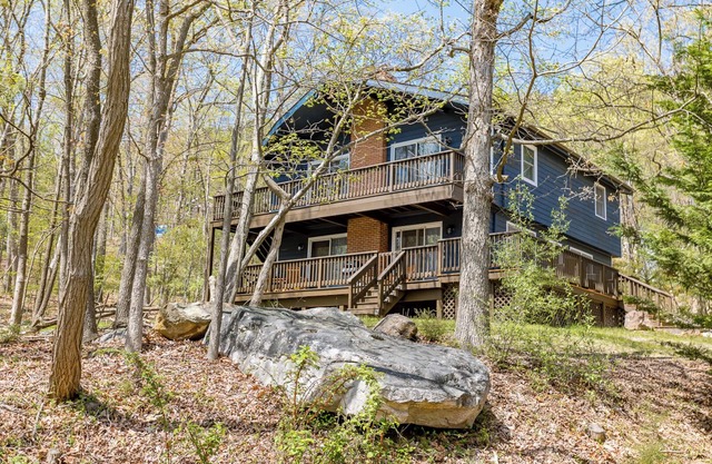 Massanutten Family Villa -3 Kings, 1 Queen / Dog Friendly / 1 Mile to the Slopes