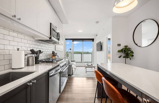 NEW | 2 Bed | Pull out Sofa | UG Parking | AC