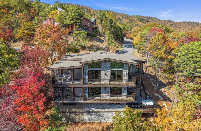 New Build with Amazing Views in Massanutten