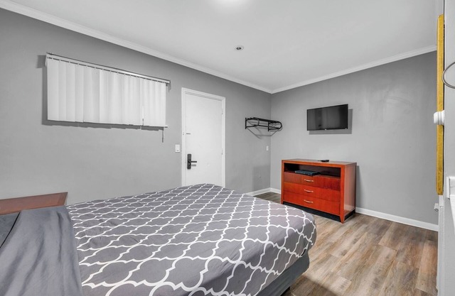 Private Getaway for 2 Near Dining and Entertainment