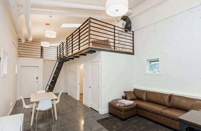 Skyline Penthouse | BBQ, Sleeps 8 |