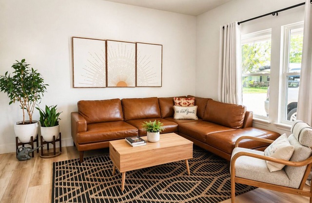 Stylish 3BR Southwest home for 6 near wineries, dining, and breweries. Features a chef’s kitchen, spacious living area, washer/dryer, and a private backyard with a unique guitar-shaped fire pit.