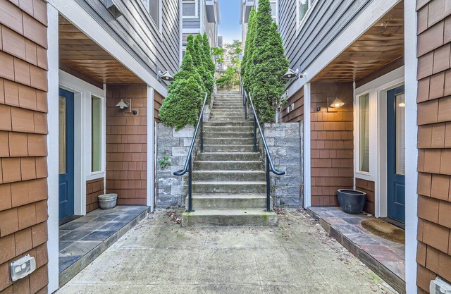 Stylish Urban Townhome with Inspiring Eastern View