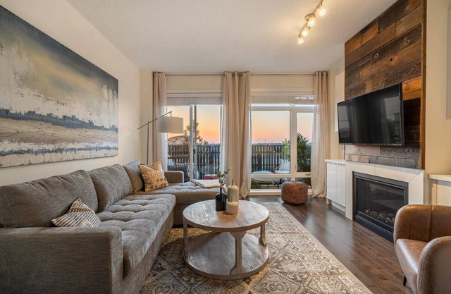Sunrises Near DT & Stampede 2 BR 2 BA w AC