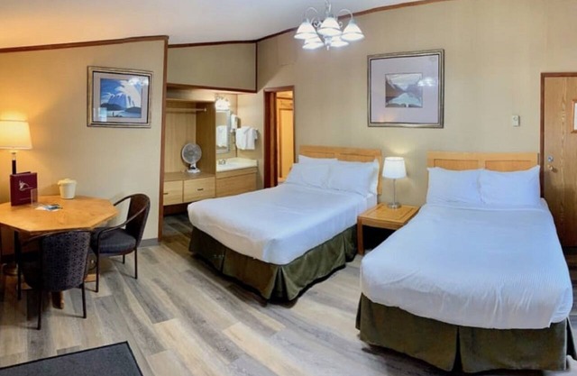 Sunwapta Falls Rocky Mountain Lodge