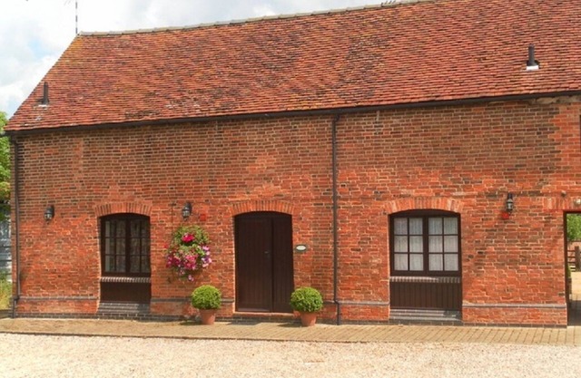 The Granary a charming 4 bedroom cottage just 2.5 miles from Rugby Town Centre.