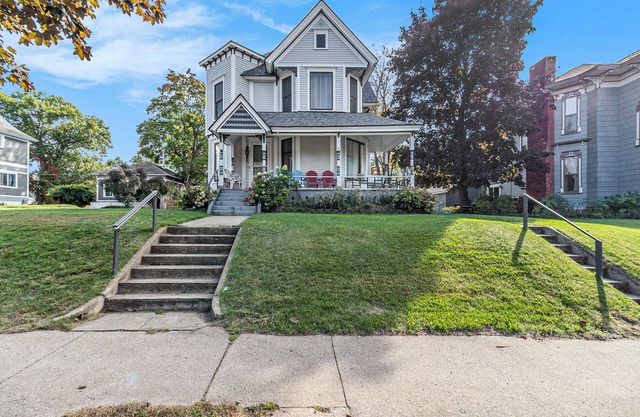 Timeless Memories - Victorian home located in the heart of Ludington