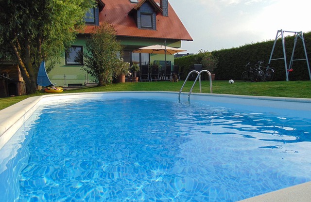 Muy bonita casa de vacaciones con terrazas, jardín y piscina, cerca de Weimar