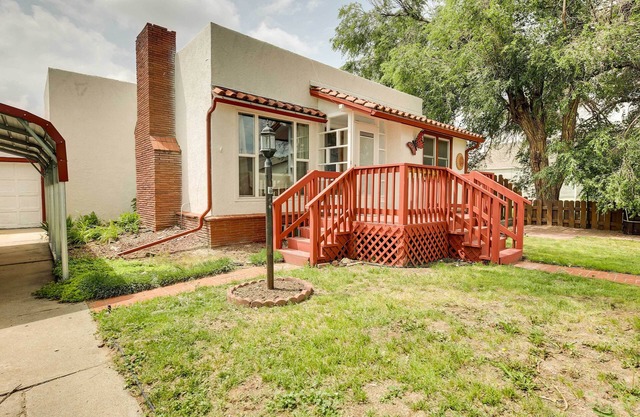 Spacious 5BR Home, Walk to Town, Torrrington, WY retreat
