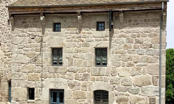 Chastel-Nouvel Casa | 5/6 person vacation rental in Le Coulagnet