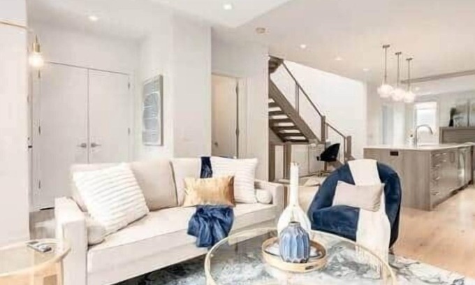 Richmond Casa | Empire: Upscale 4 Bedroom in Trendy Marda Loop - Garage, A/C