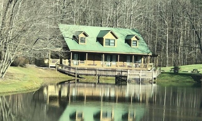 Rabun Gap Casa | Loft Cabin With Queen Sleeper Sofa And Spacious Deck