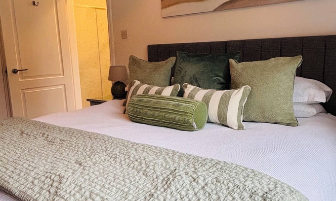 Blessington Condominio | One Bedroom Self-Contained Apartment. King or Twin Set Up