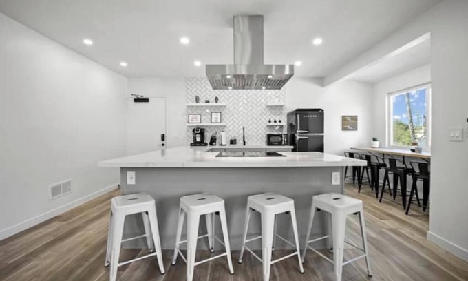 Lamanda Park Apartamento | Spacious Apt w/ 2BR - City Center
