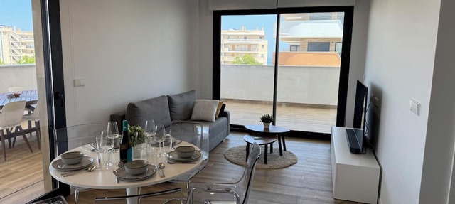 Luxurious 2-bedroom Apartment in Arenals del Sol With Pool and Sea Views