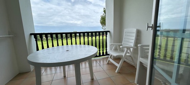 Encantador T2 con Piscina y Vista al Oceáno en Urrugne