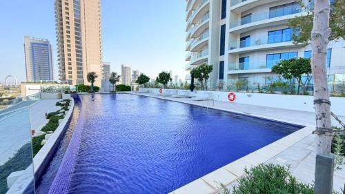 Luxury Sea view 2BR - Infinity Pool -Beach - Lusail