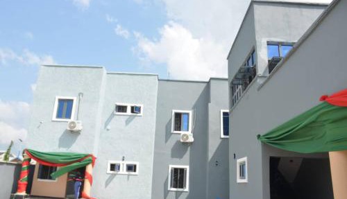 EASY WORLD HOTeL