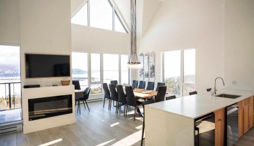 401 - High-End Condo - Incredible View and Pool