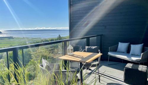 411 - Luxury Condo - Incredible View & Pool