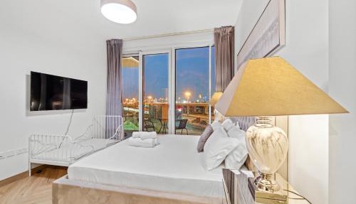 Contemporary 1BR City View Apartment at 1 Residence