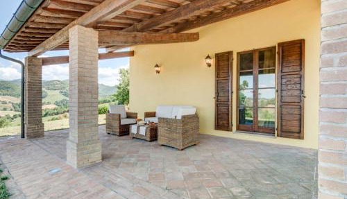 Holiday Home in Urbania with Hill Views