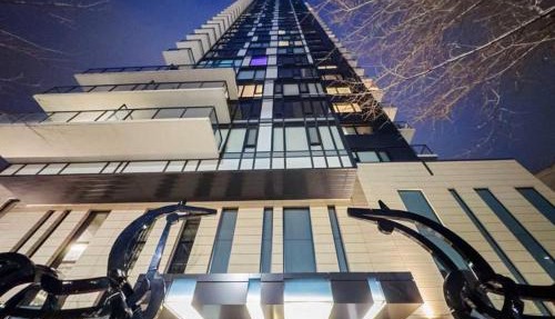 MicroNest - Modern Overlooking Downtown Parking