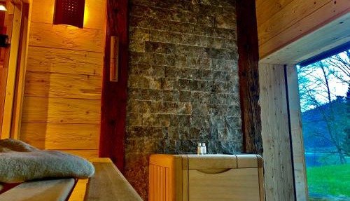 Ferienhaus am See mit Sauna und Whirlpool