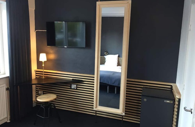 Hotel B