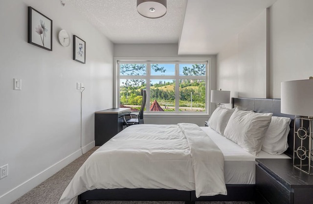 Vibrant Stylish & Cozy Waterfront Downtown Apartment 1 BR + Bath