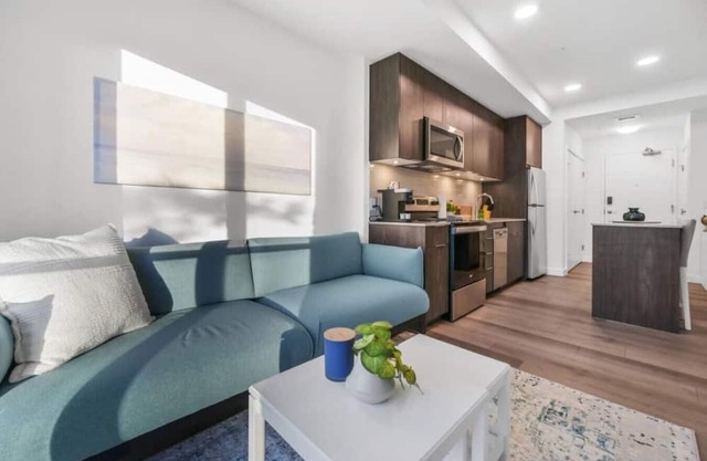 King Bed | Mins to Saddledome | Cgy Tower Views