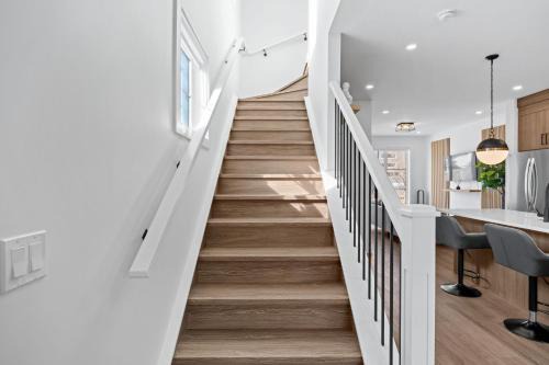 Stunning 3BR Luxury Home Downtown Corner Views