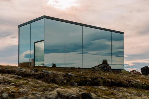 Zen Den Mirror House